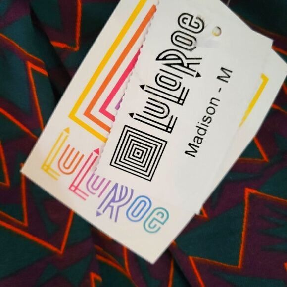 NWT LULAROE MADISON ZIG ZAG SKIRT W/ POCKETS SZ. M - Picture 3 of 4